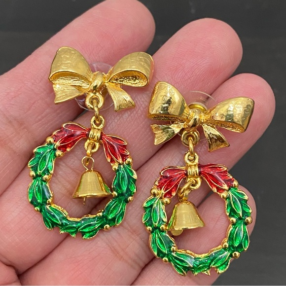 Vintage Unsigned Bow Holiday Wreath with Dangling Bell Christmas Earrings - Picture 11 of 12
